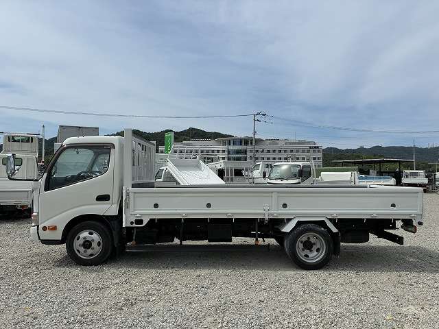 Hino Dutro 4