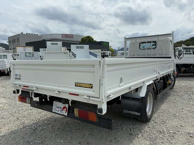 Hino Dutro 8