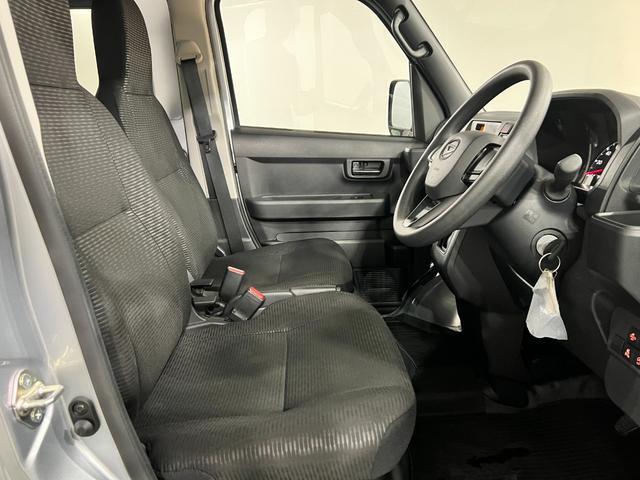 Daihatsu Hijet Cargo 4