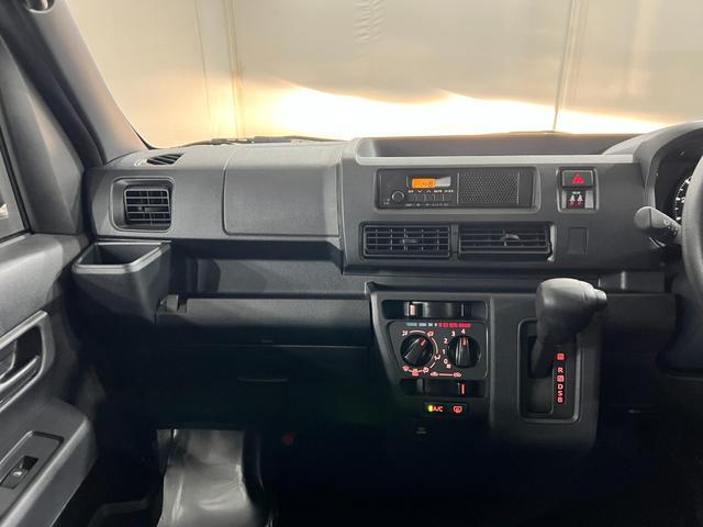 Daihatsu Hijet Cargo 6