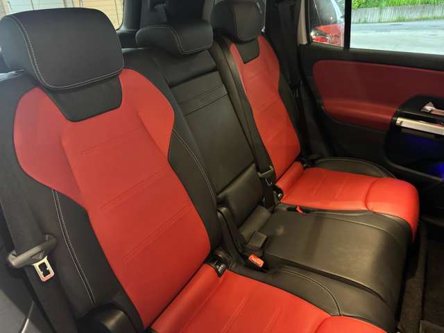 Mercedes-Benz GLB 11