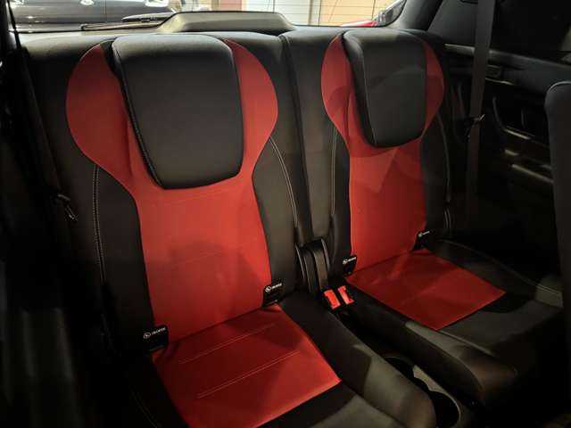 Mercedes-Benz GLB 12