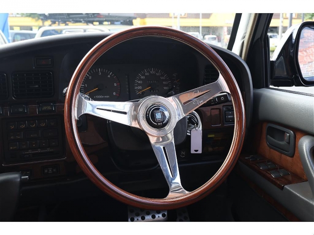 Toyota Land Cruiser 80 4
