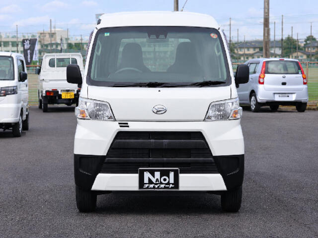 Daihatsu Hijet Cargo 2