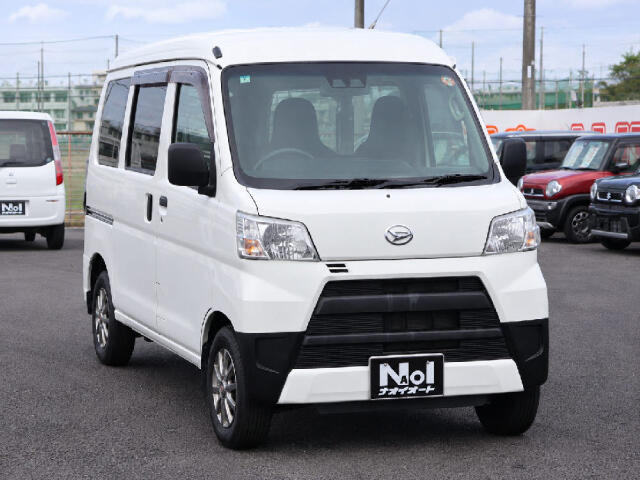 Daihatsu Hijet Cargo 3
