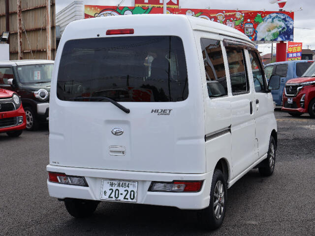 Daihatsu Hijet Cargo 4