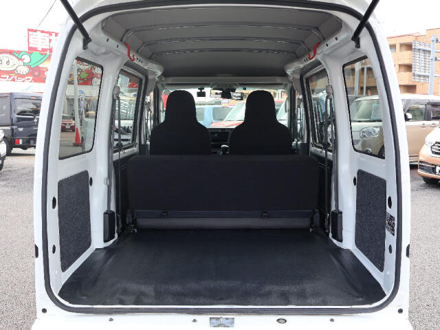 Daihatsu Hijet Cargo 6