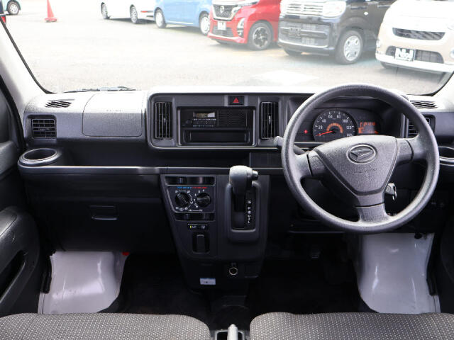 Daihatsu Hijet Cargo 7