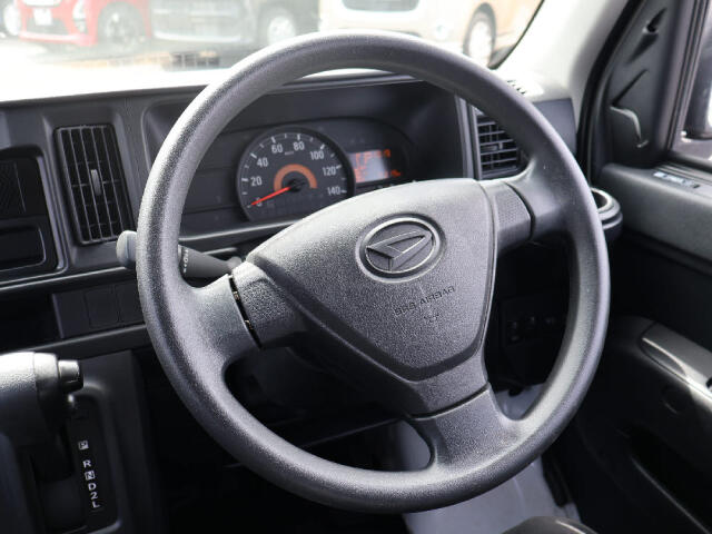 Daihatsu Hijet Cargo 8