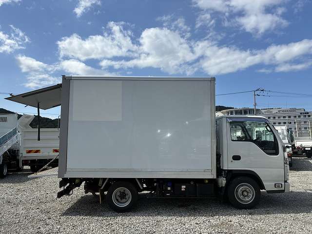 Isuzu Elf 12