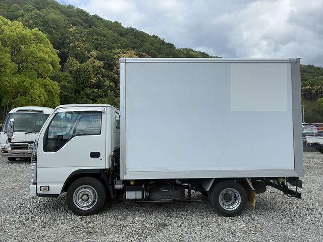 Isuzu Elf 4