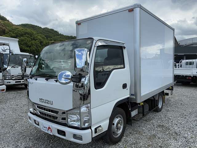 Isuzu Elf 9