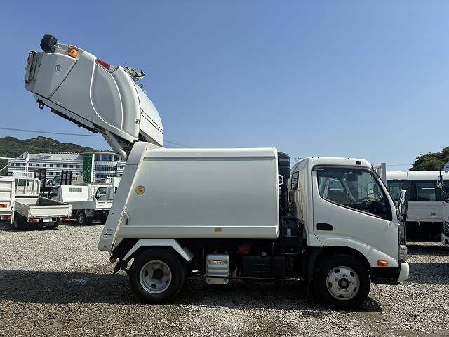 Hino Dutro 12