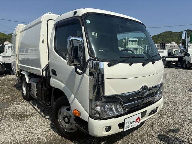 Hino Dutro 3