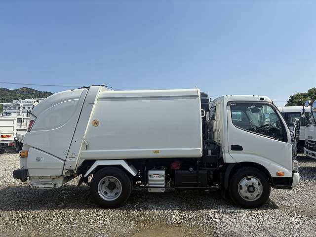 Hino Dutro 5