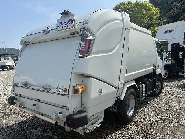 Hino Dutro 8