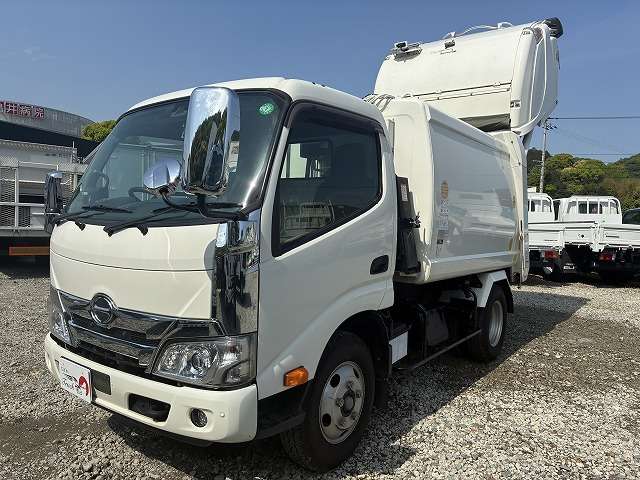 Hino Dutro 9
