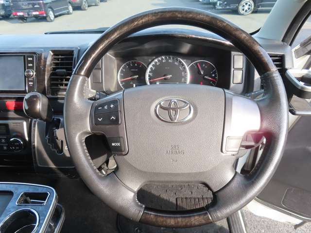Toyota Hiace Van 8