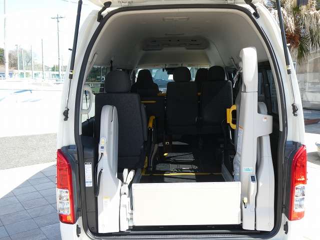 Toyota Hiace Van 11