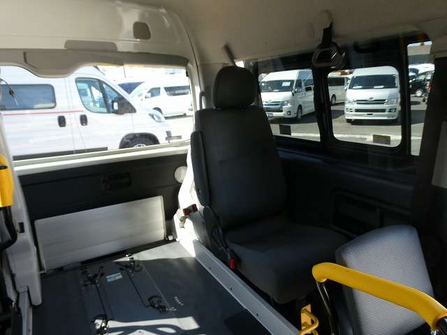 Toyota Hiace Van 12