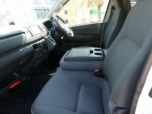 Toyota Hiace Van 5