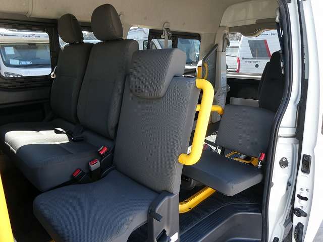 Toyota Hiace Van 8