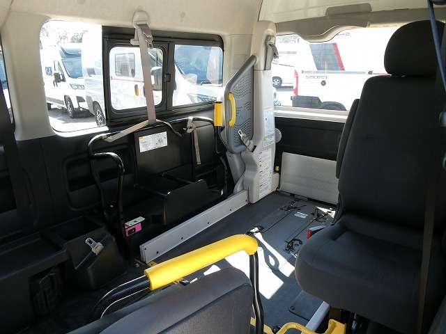 Toyota Hiace Van 10