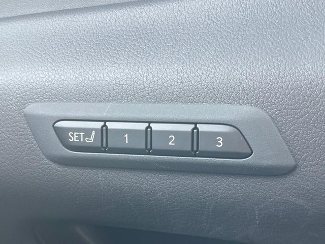 Lexus UX 8