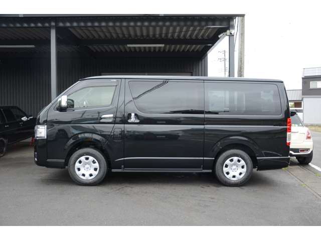Toyota Hiace Van 11