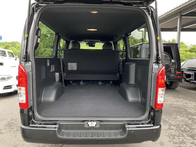 Toyota Hiace Van 12