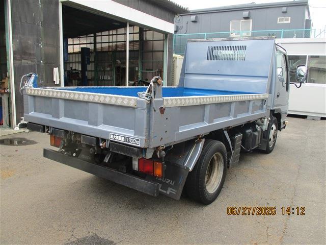 Isuzu Elf 6