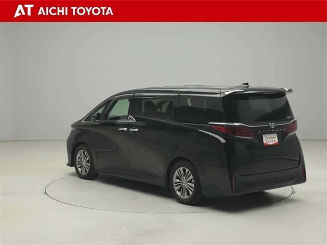 Toyota Alphard 4