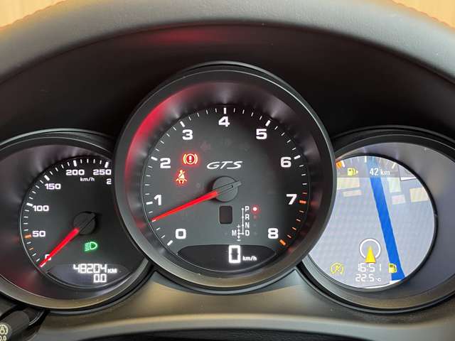 Porsche Macan 8