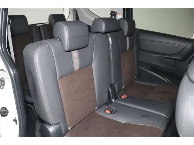 Toyota Sienta 12