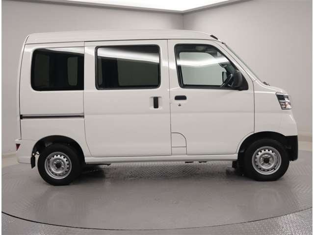 Daihatsu Hijet Cargo 2