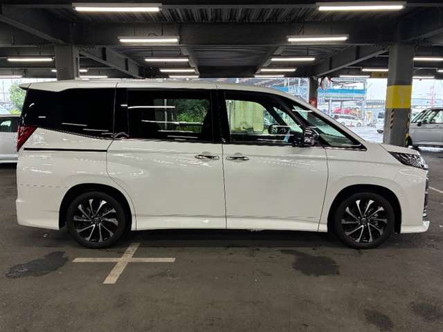Toyota Noah 9