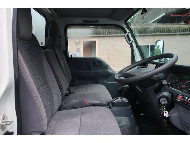 Isuzu Elf Van 12