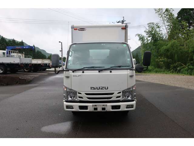 Isuzu Elf Van 2