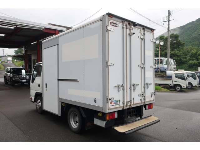 Isuzu Elf Van 6