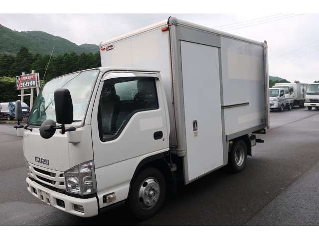 Isuzu Elf Van 10