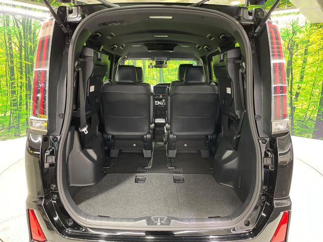 Toyota Noah 12