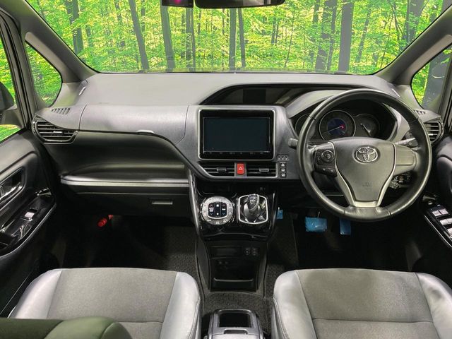 Toyota Noah 4