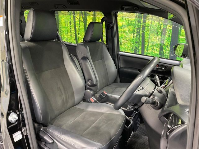 Toyota Noah 9