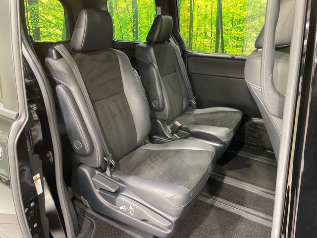 Toyota Noah 10