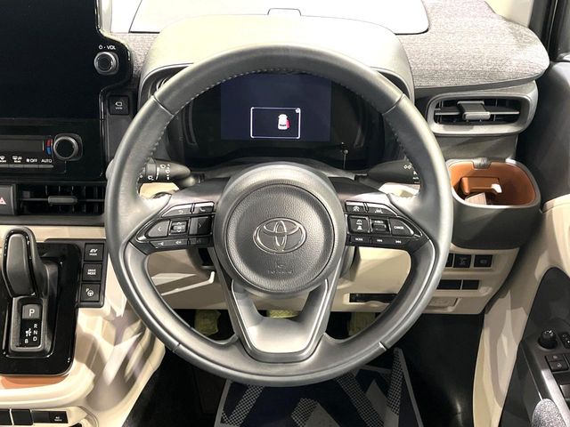 Toyota Sienta 11