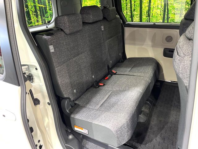 Toyota Sienta 9