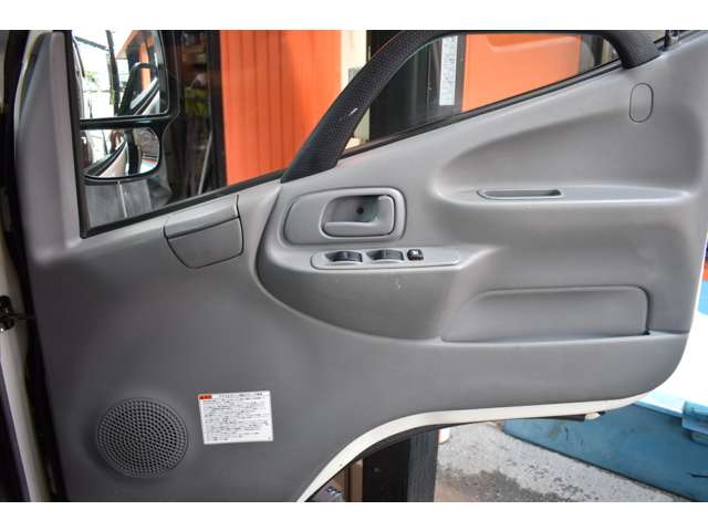 Hino Dutro 9