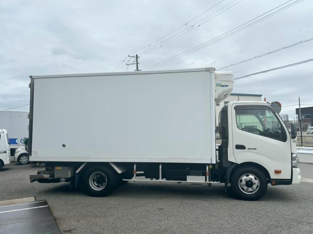 Hino Dutro 4