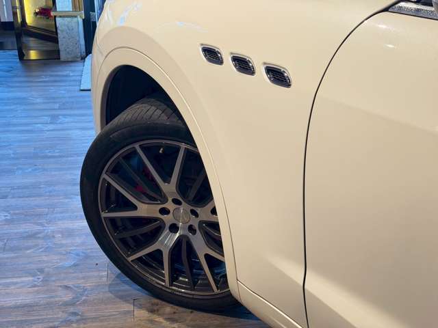 Maserati Levante 10