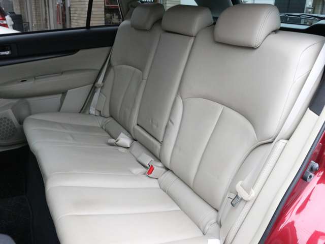 Subaru Legacy Outback 12